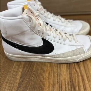 Nike Blazers Mid 77